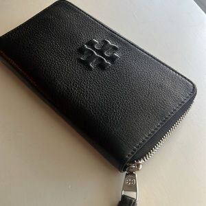 Tory Burch zip around wallet - black leather